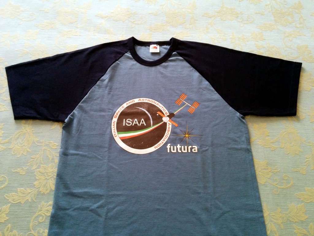 Una T-shirt ISAA come quella che Samantha Cristoforetti porterà sulla ISS nella missione Futura. Credit: Paolo Amoroso